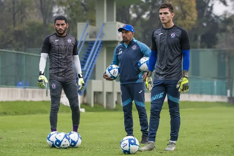 DT de Cruz Azul aún no define al portero titular