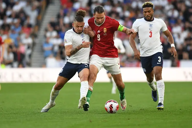 Hungría aplasta a Inglaterra y los deja al borde del descenso