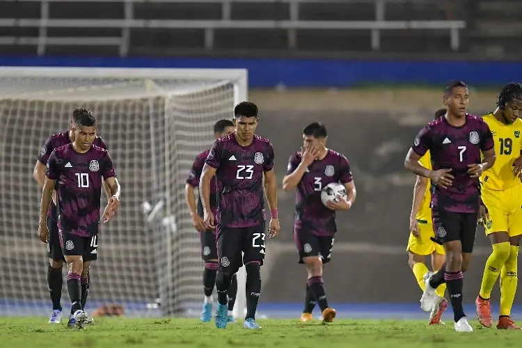 México rescata sufrido empate ante Jamaica