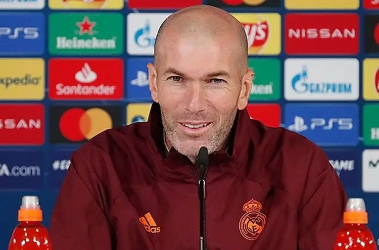 Zidane le da la espalda al PSG