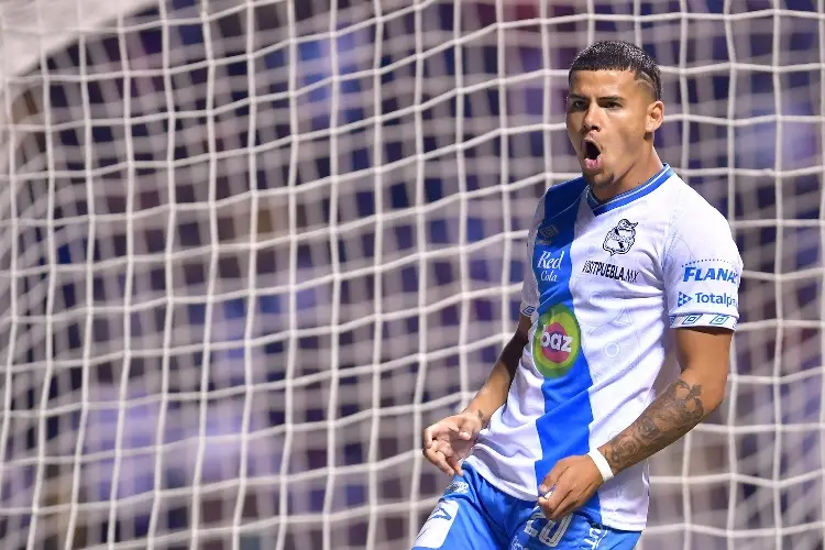 Cruz Azul en negociaciones con Puebla por Maxi Araujo