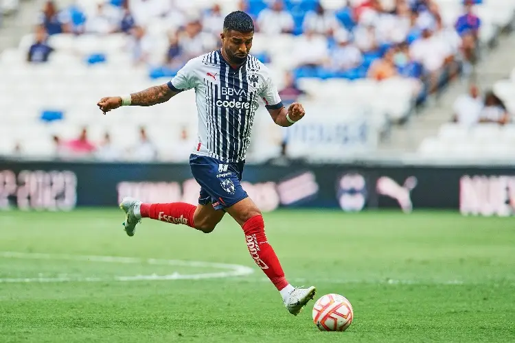 En Rayados se ilusionan con Rodrigo Aguirre