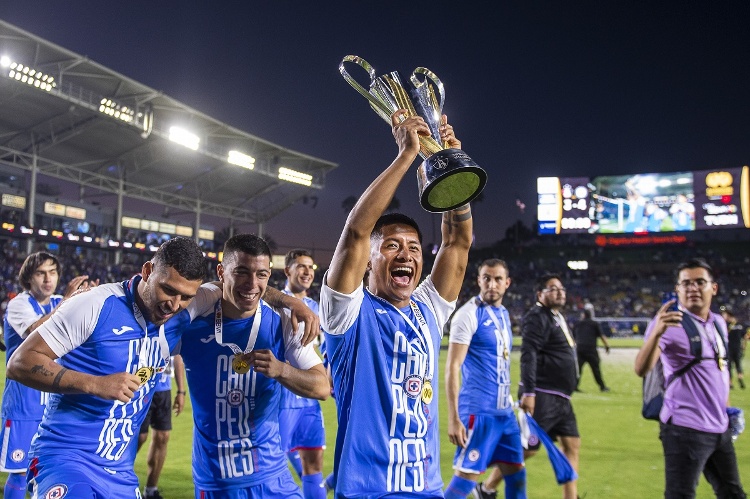 Diego Aguirre elogia a jugadores de Cruz Azul por ganar la Supercopa