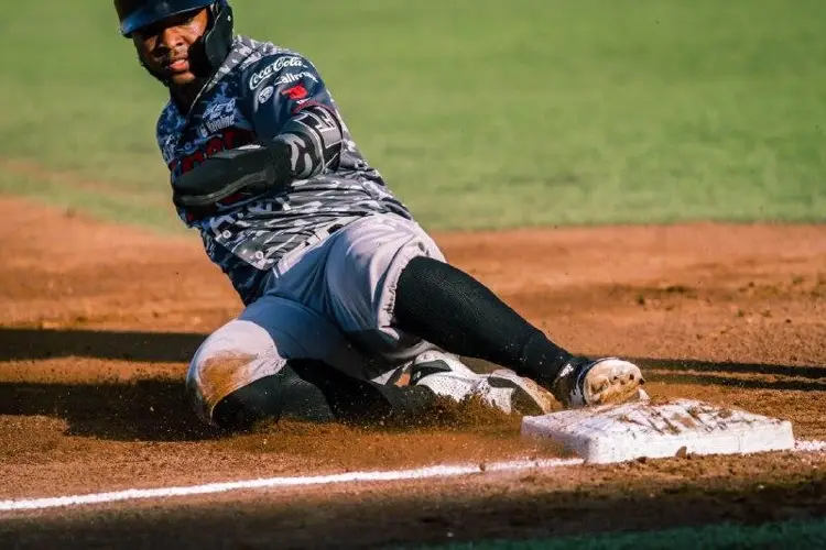 Toros blanquea a El Águila y amarra la serie