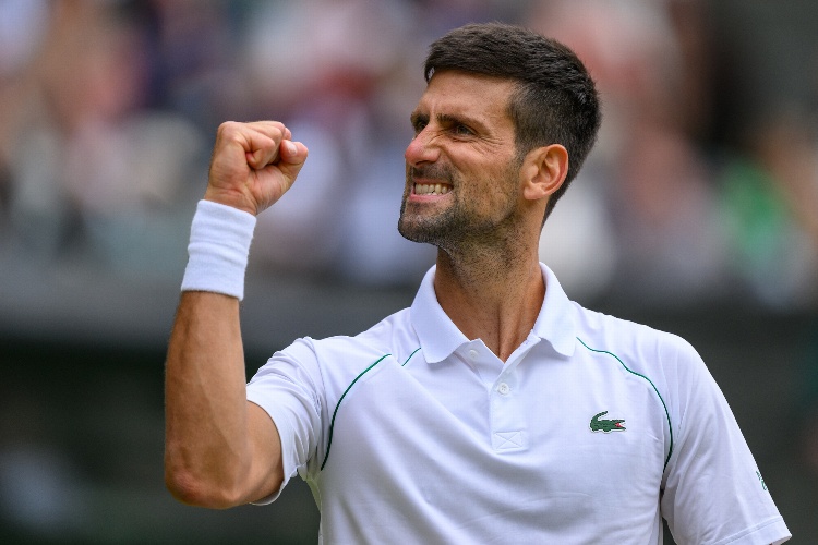 Jugada de fantasía para Djokovic en Wimbledon (VIDEO)
