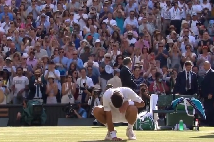 El emotivo momento donde Wimbledon se rinde ante Djokovic (VIDEO)