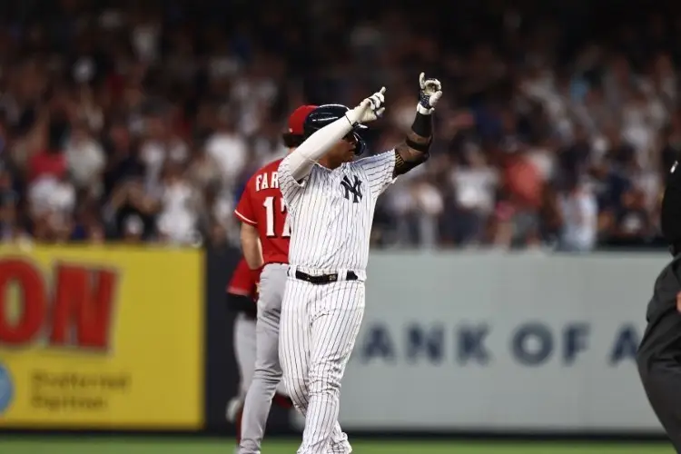 Rojos aniquilan a los Yankees