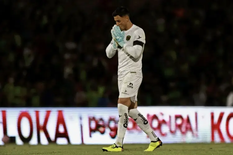 El 'oso' de Talavera que le costó un gol al FC Juárez (VIDEO)