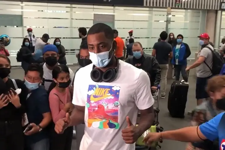 Gonzalo Carneiro llega a México para firmar con Cruz Azul (VIDEO)