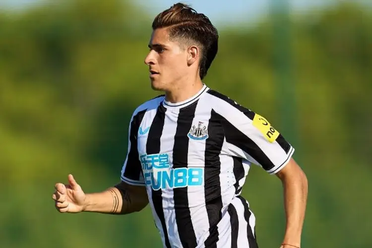 'Santi' Muñoz al primer equipo del Newcastle