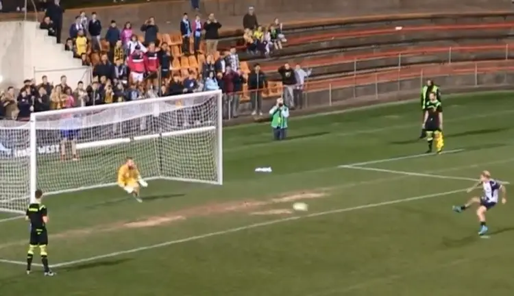 ¡Lo vuelve hacer! El Arquero 'bailarín' en la Copa de Australia (VIDEO)