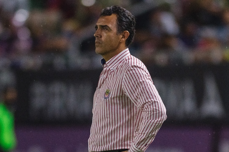 Ricardo Cadena señala al arbitraje por la mala racha de Chivas