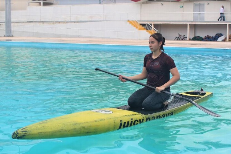 Surfista Regina Pérez busca boleto al Panamericano 