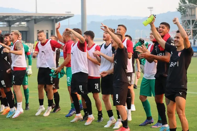 El curioso equipo de segunda división que juega la Conference League