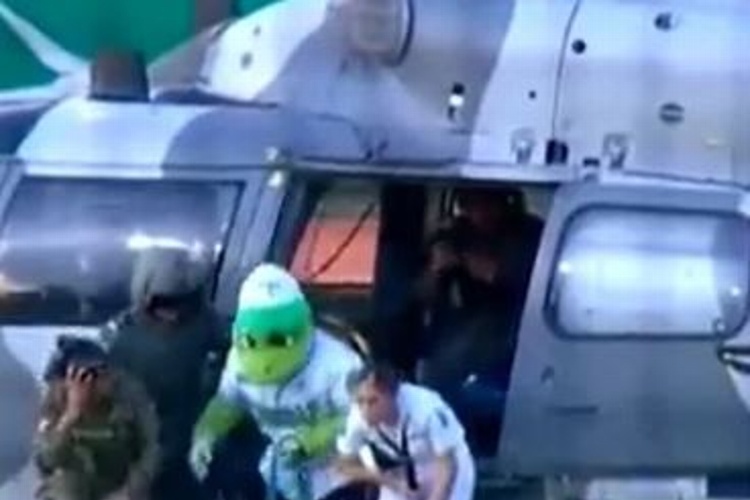 AMLO 'regaña' a la Semar y los Olmecas por llevar a su mascota en helicóptero