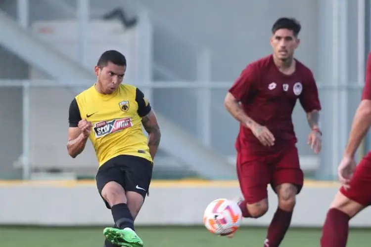 Doblete de Orbelín en el futbol griego