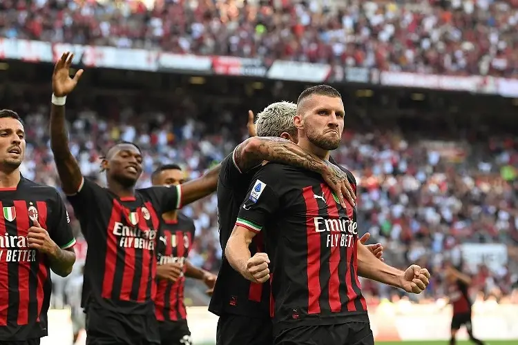 Milan debuta en la Serie A con triunfo