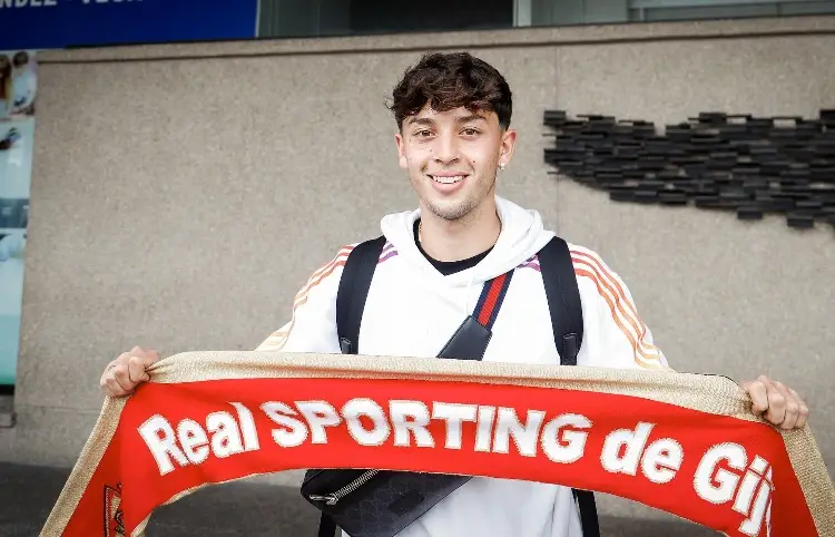 Jordán Carrillo sigue sin debutar con el Sporting de Gijón