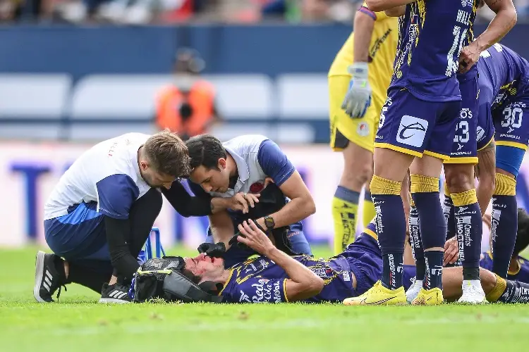 Jugador de San Luis termina en el hospital por fractura