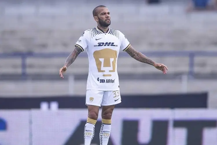 'Pikolín' tunde el fichaje de Dani Alves y revienta a los Pumas