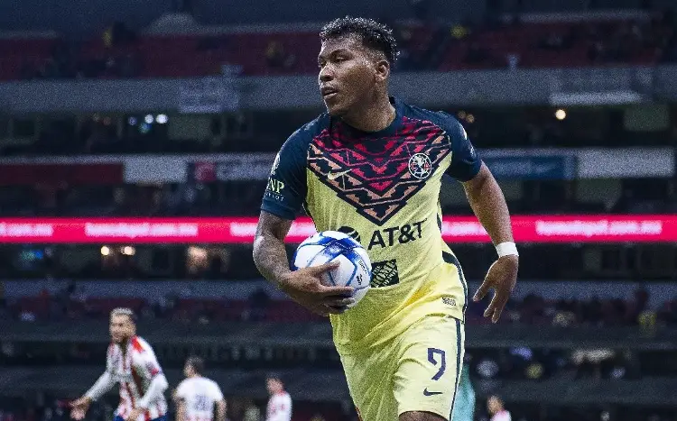 Roger Martínez se queda en América y no va a Boca