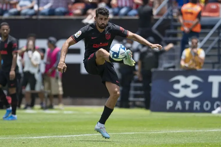 Diego Costa sería la nueva competencia de Raúl Jiménez