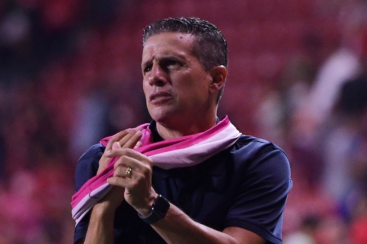 DT de Xolos admite 'enojo con el árbitro y frustración' tras perder vs Chivas
