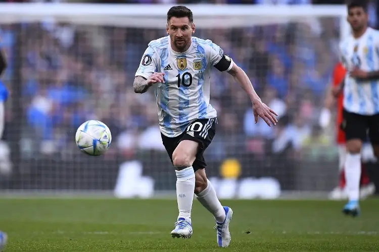 PSG quiere renovarle contrato a Messi