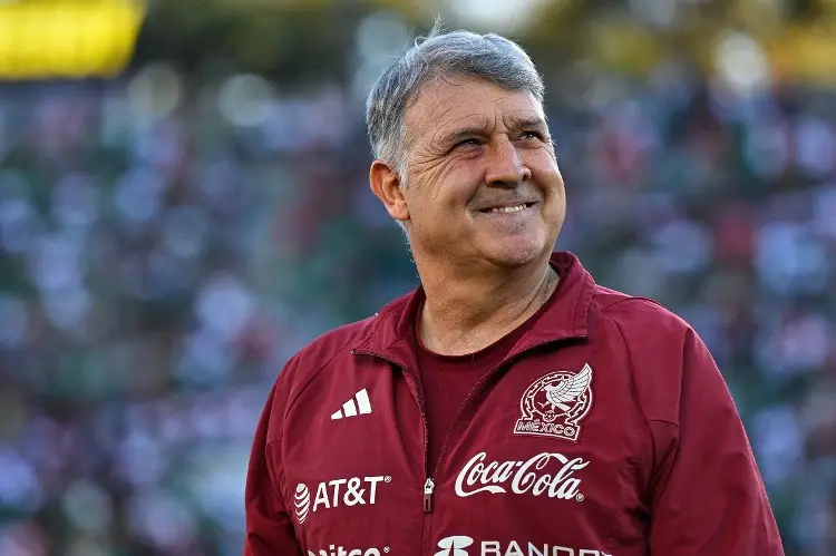 'Tata' Martino festeja triunfo de México ante Perú en amistoso 