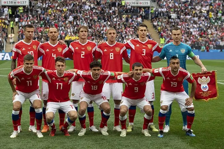 Rusia se rebela y vuelve a jugar, pese a restricciones de FIFA