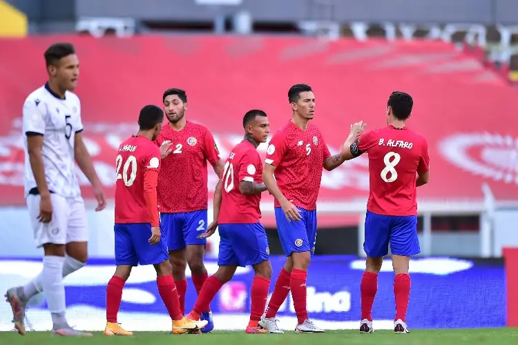 Costa Rica remonta para vencer a Uzbekistán