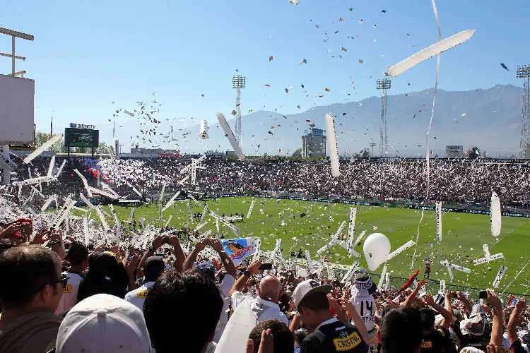 Estructura de estadio en Chile colapsa; hay heridos (VIDEO)