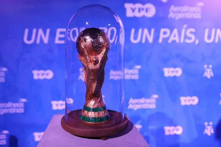 Trofeo de la Copa del Mundo ya viene a México (FOTO)