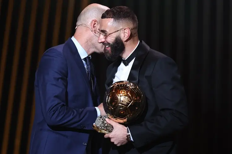 Presidente de Francia celebra a Benzema como Balón de Oro