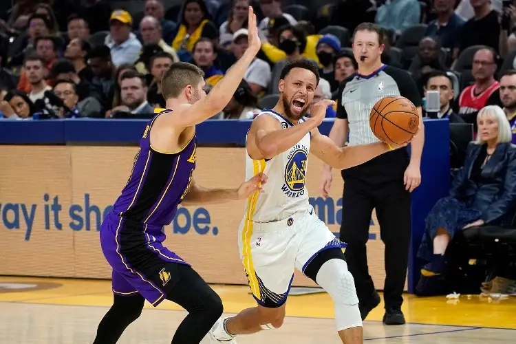 NBA: Warriors comienzan bailando a los Lakers