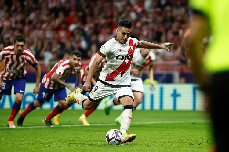 Falcao celebra cien juegos en La Liga 