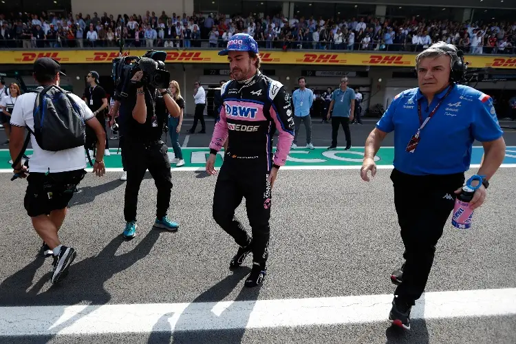 Fernando Alonso no ocultra frustración tras abandonar GP de México (VIDEO)