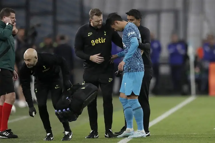 Heung-Min Son sufre aparatoso golpe a días del Mundial (VIDEO)