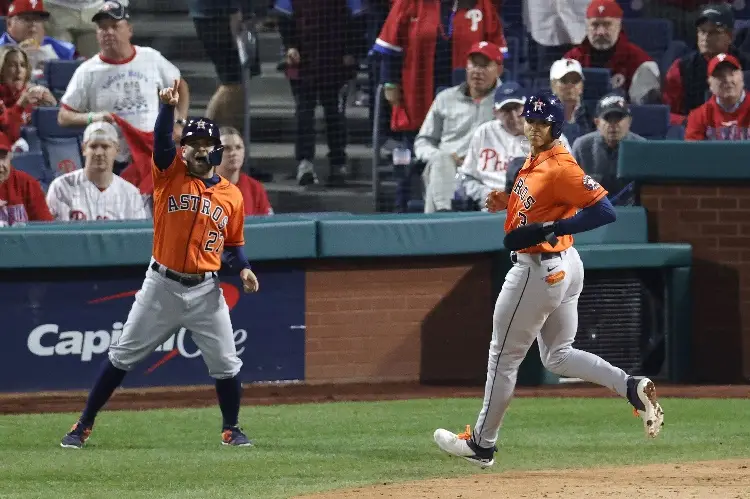 Astros le pega a Phillies y empata la Serie Mundial