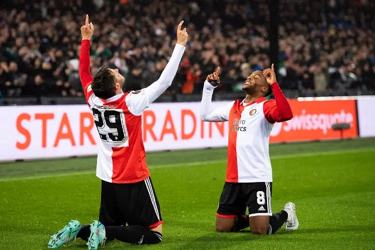Santiago Giménez le da el liderato al Feyenoord en Europa League (VIDEO)