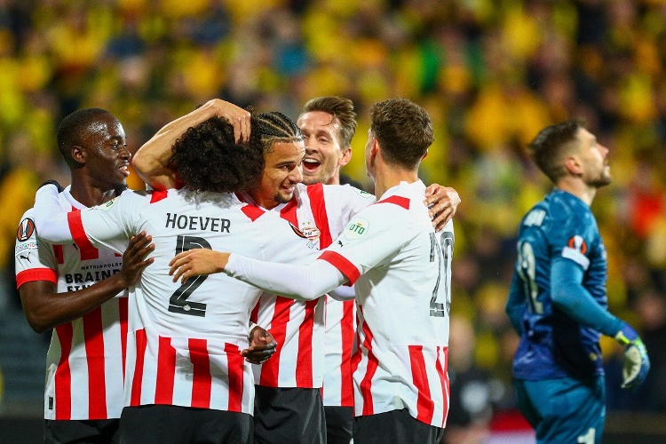El PSV de Erick Gutiérrez gana y avanza de ronda en Europa 