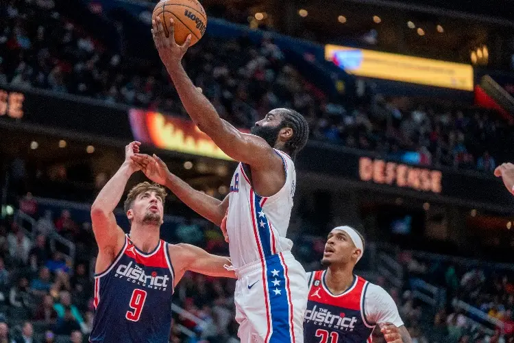 NBA: James Harden causa baja de los Sixers