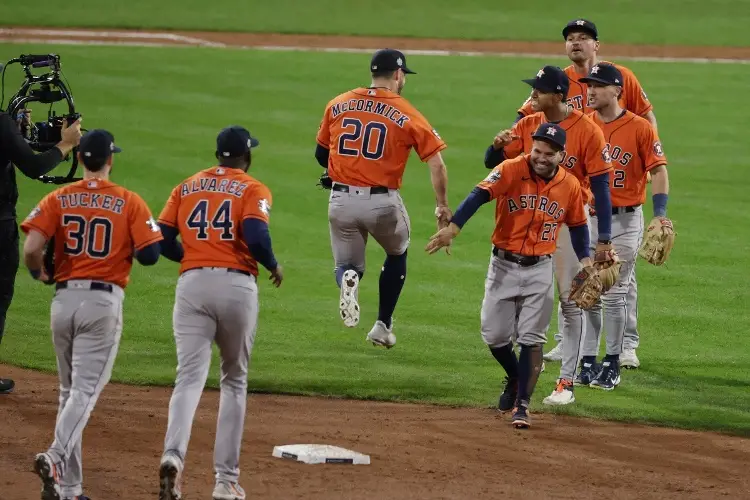 Astros a un juego de ganar la Serie Mundial