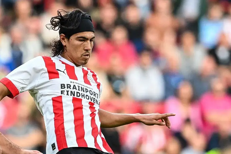 Erick Gutiérrez le da triunfo y liderato al PSV sobre el Ajax (VIDEO)