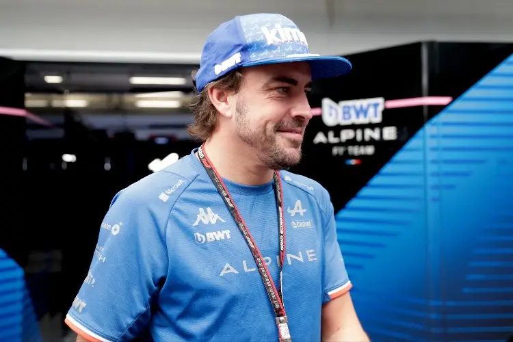 Fernando Alonso arremete contra maniobras de Ocon