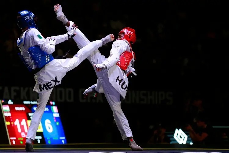 Mexicano César Rodríguez conquista plata en Mundial de Taekwondo