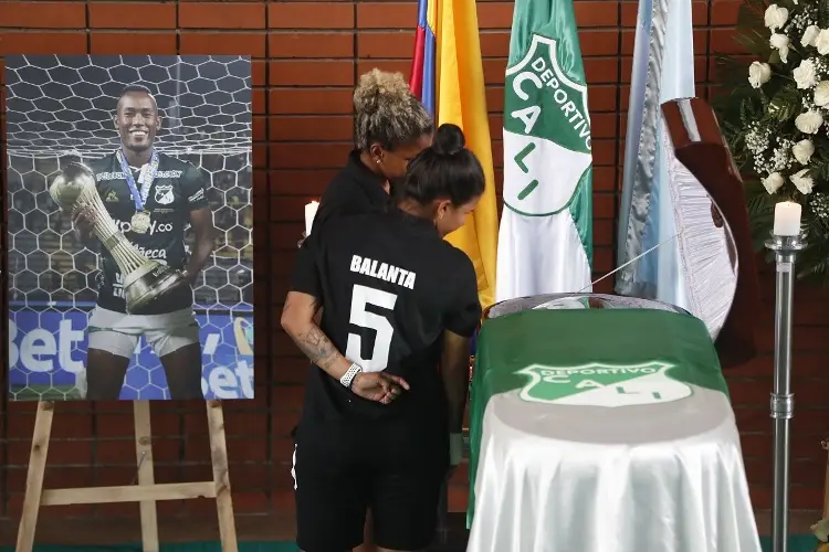 Deportivo Cali realiza emotivo 'adiós' al fallecido Andrés Balanta