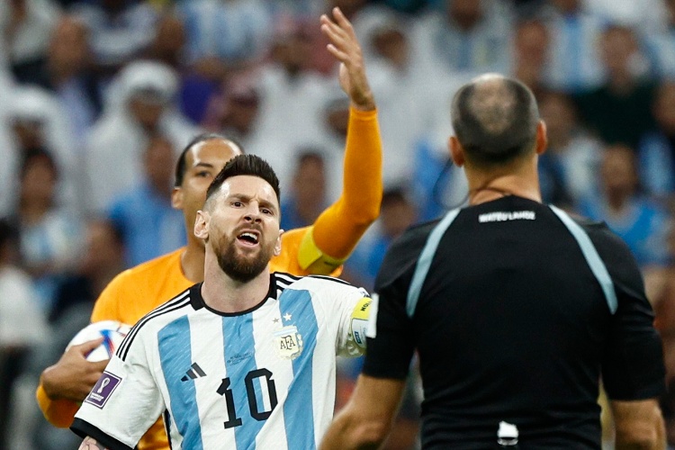 Messi 'explota' contra el árbitro del Argentina vs Países Bajos 