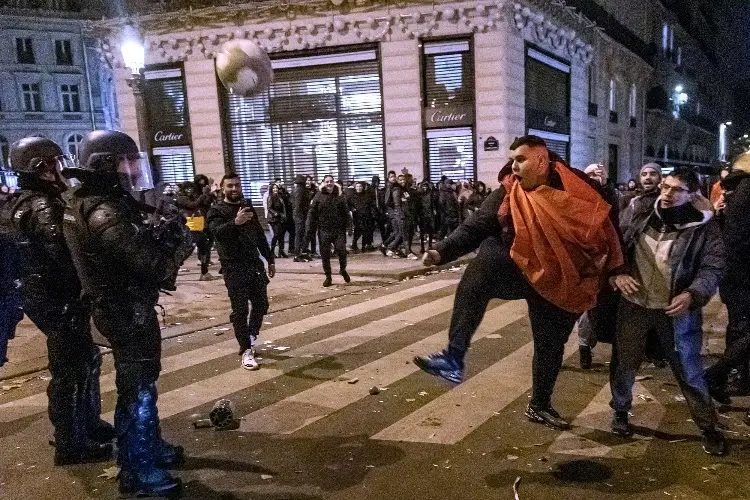 Triunfo de Marruecos deja 42 detenidos en París (VIDEO)