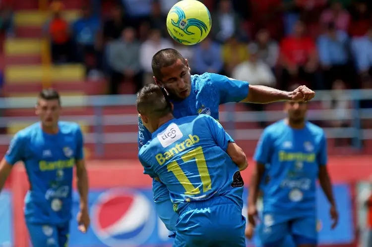 Técnico mexicano va por el título en el futbol de Guatemala